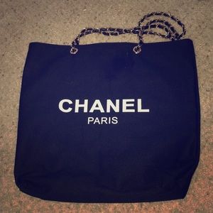 Chanel V.I.P tote bag